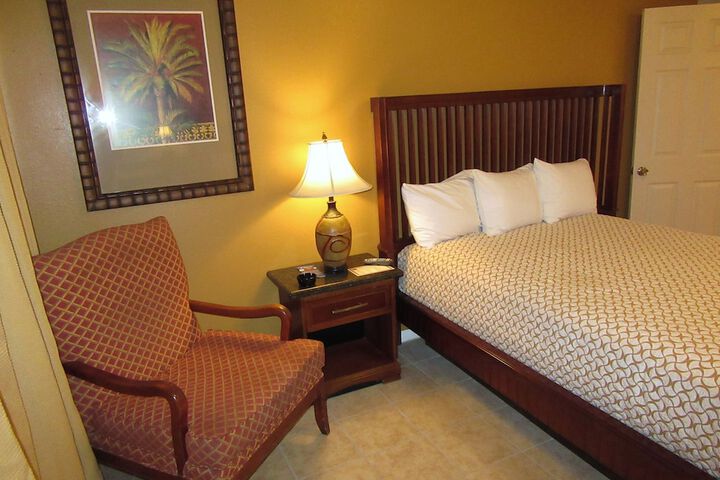 Room 13 of 32