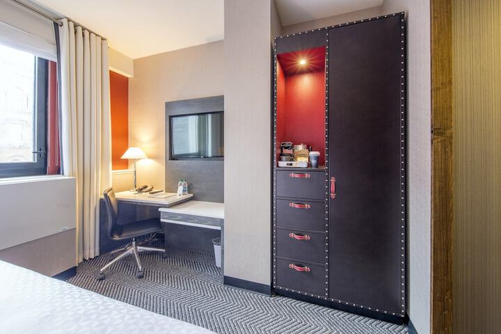 Room 12 of 18