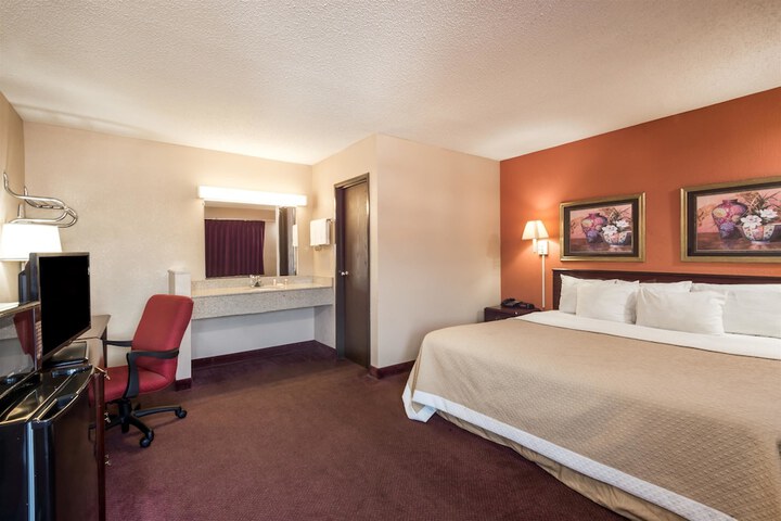 Room 6 of 27