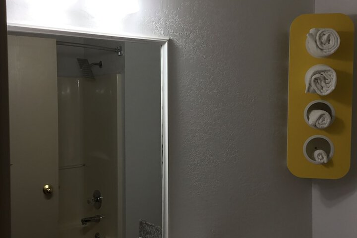 Room 25 of 41