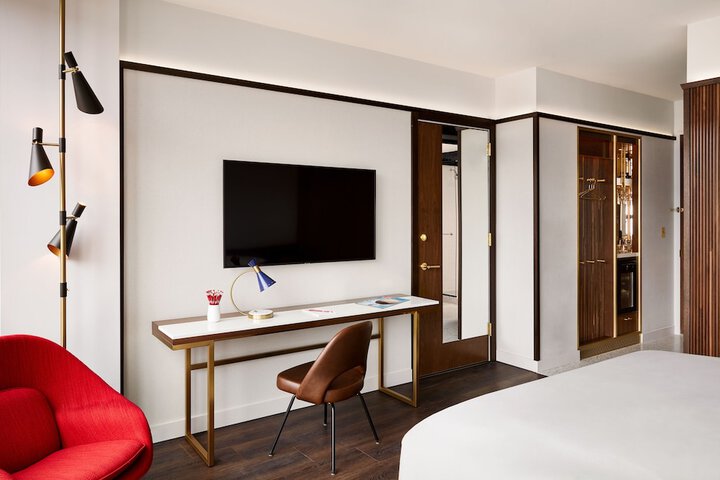 Room 16 of 28