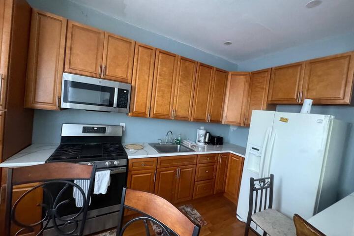 Huge 3 Bedrooms Apt 15 Minutes to NY City