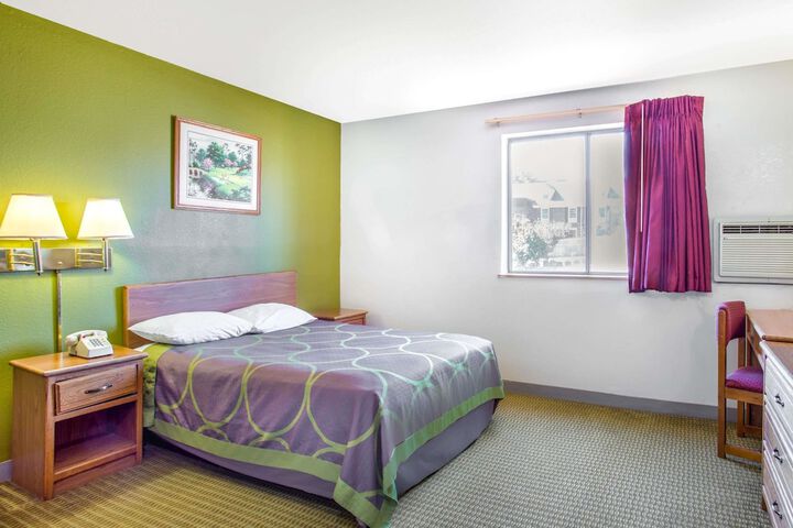 Room 19 of 40