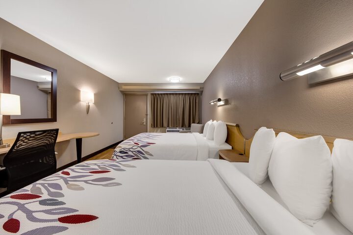 Room 6 of 28