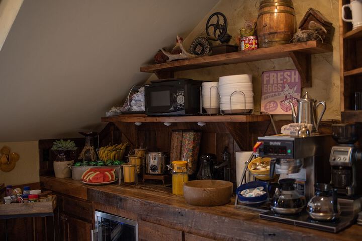 Breakfast/Coffee Service 72 of 100