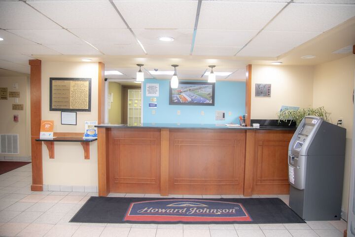 Howard Johnson Hotel & Suites by Wyndham Allentown / Dorney