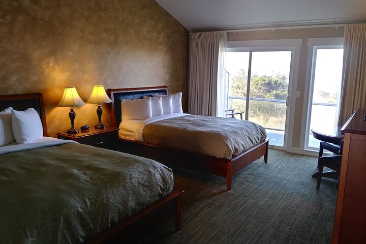 Pacific Reef Hotel & Light Show