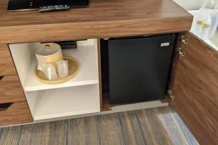 Room 9 of 25