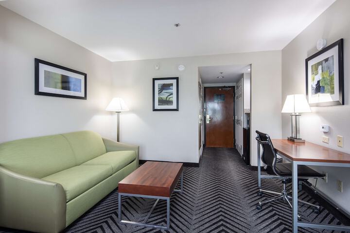 Room 15 of 40