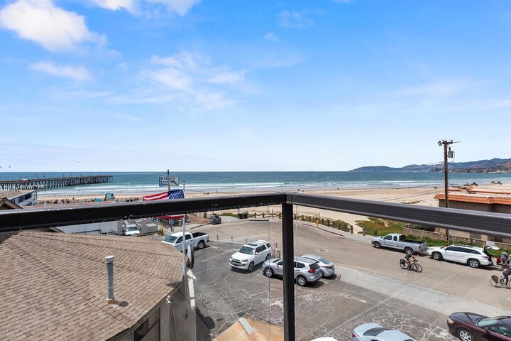 Beach House Inn & Suites