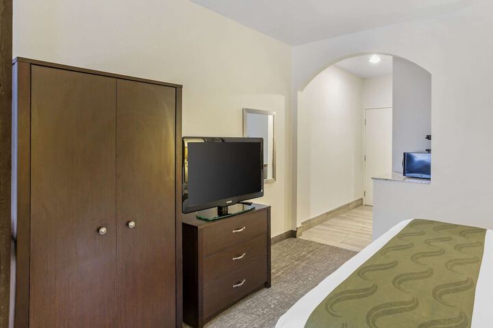 Room 17 of 33