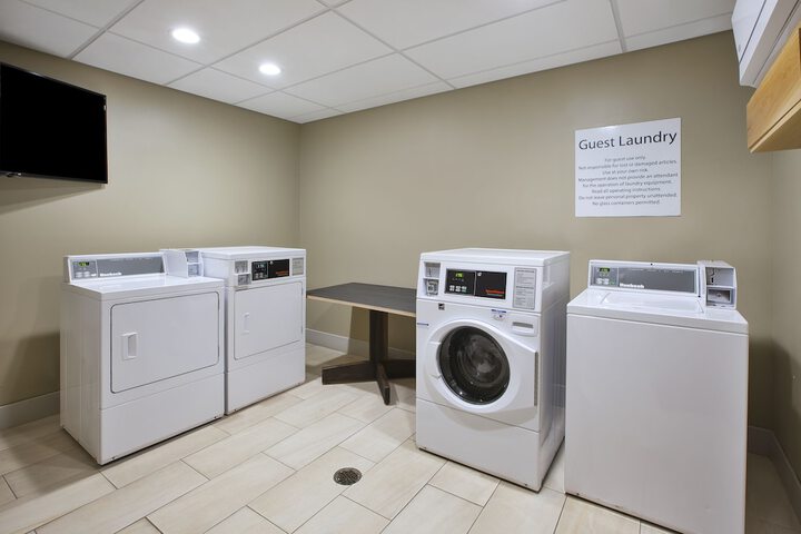 Holiday Inn Express & Suites Parkersburg East by IHG