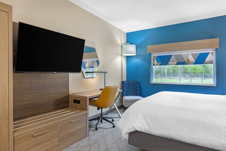 Holiday Inn Express Hotel & Suites Charlotte by IHG