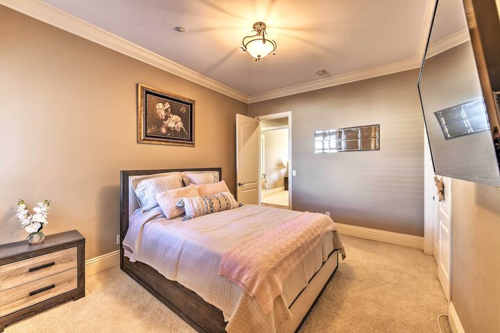 Near Wineries: Elk Grove Getaway w / Saltwater Pool