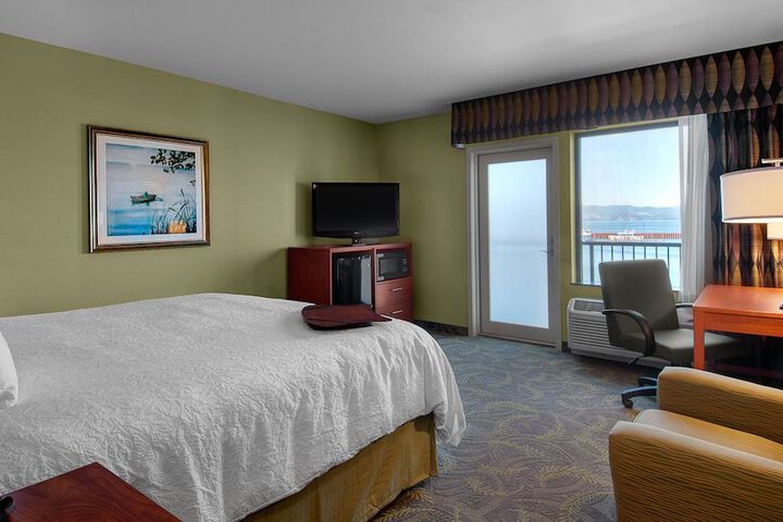 Room 32 of 80