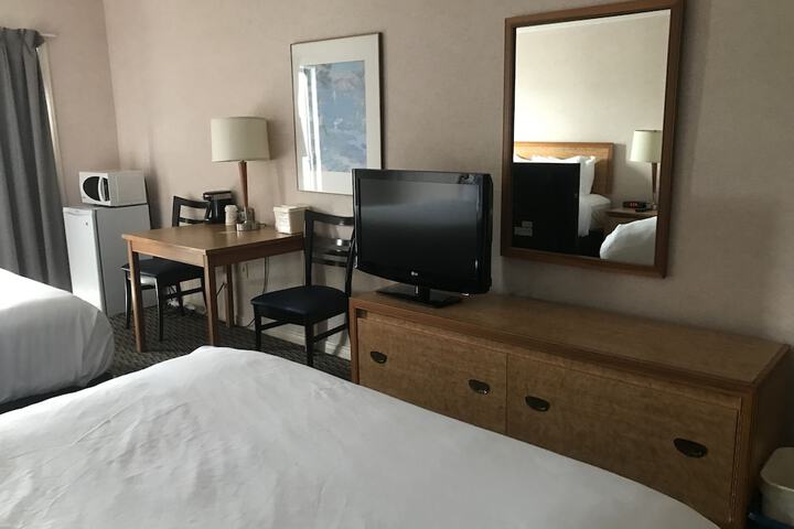 Room 10 of 18