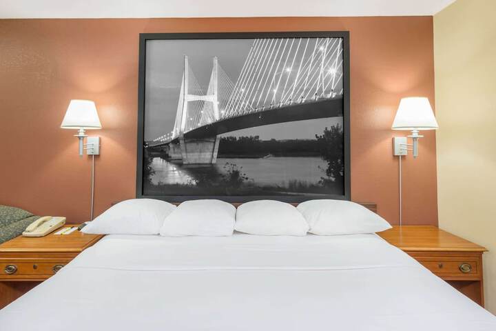 Room 8 of 17
