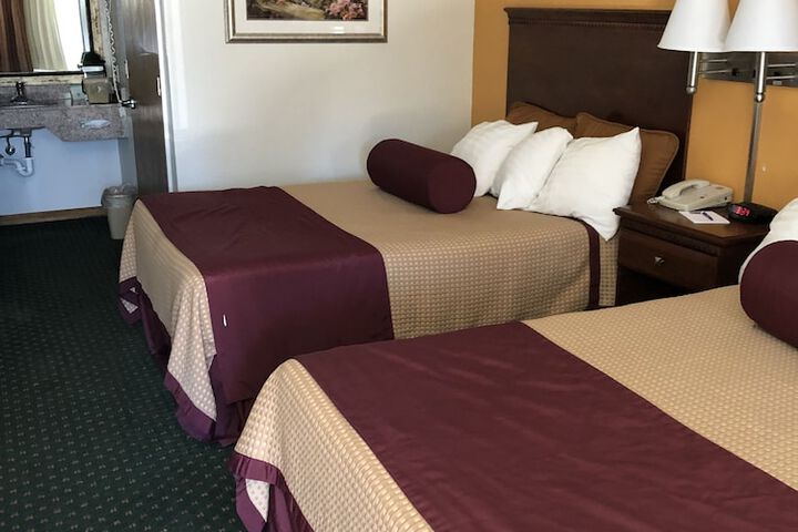 Room 33 of 47