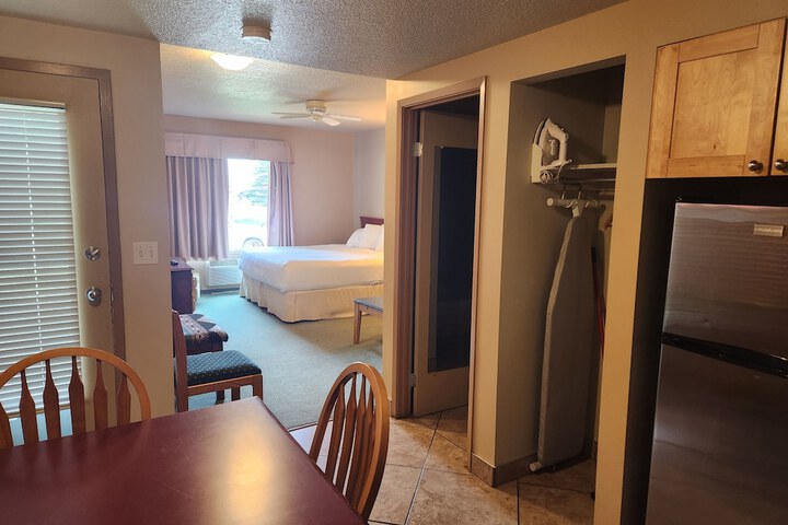 Waterton Lakes Lodge Resort