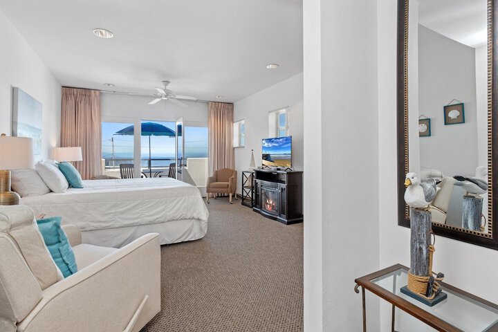 Beach House Inn & Suites