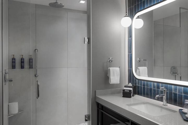 Hotel Avail Rogers Tapestry Collection by Hilton