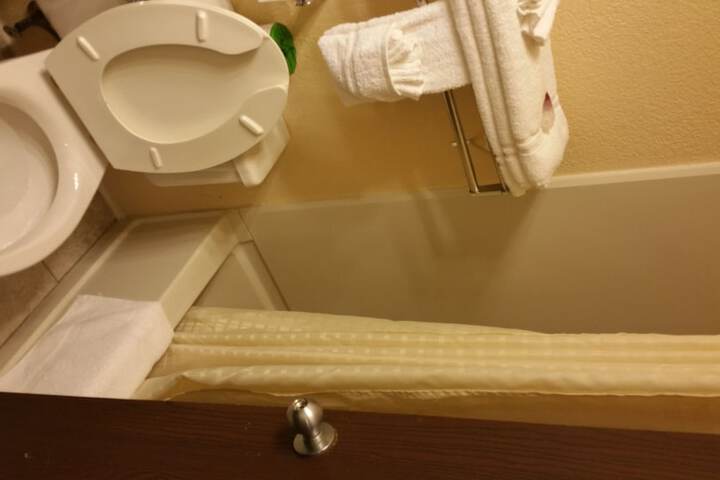 Room 33 of 48