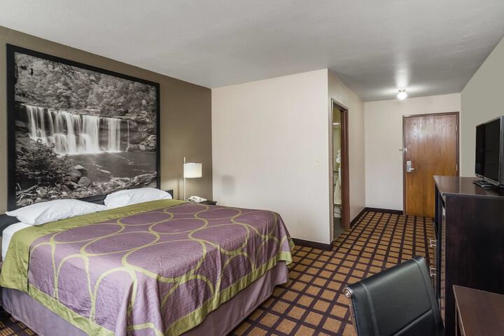 Room 8 of 18