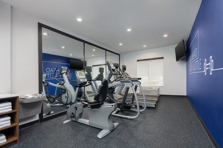Holiday Inn Express & Suites Alexandria by IHG