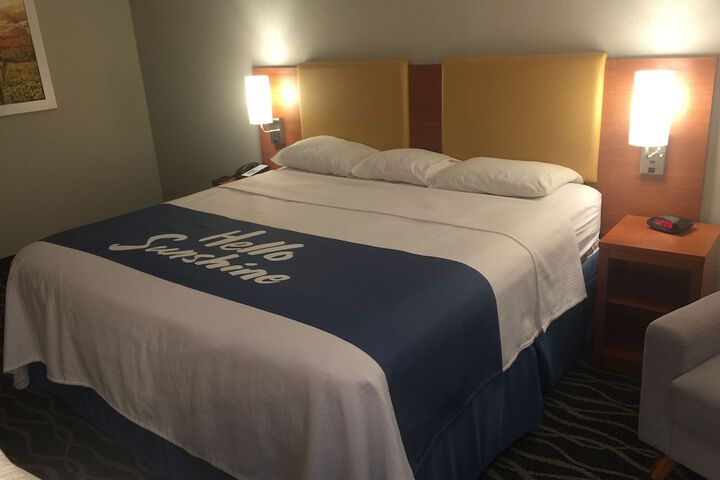 Room 13 of 20