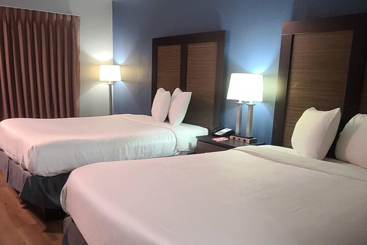 Travelers Inn & Suites Forest City