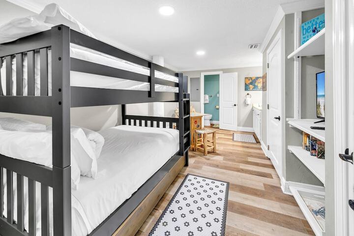 Room 52 of 74
