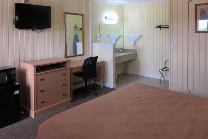 Room 26 of 40
