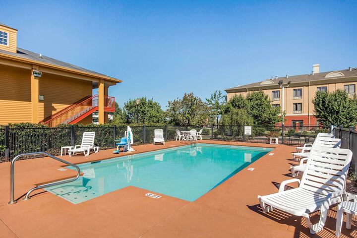 Pool 5 of 26