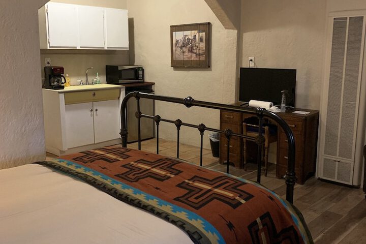 Room 21 of 34