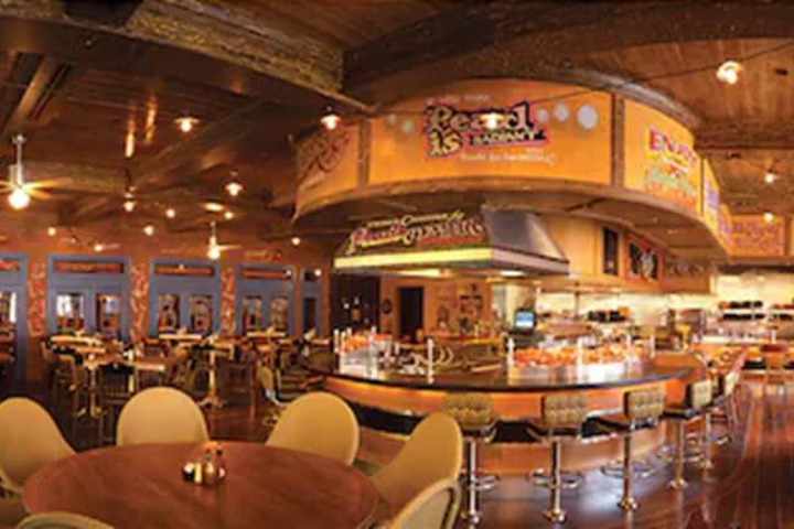 Lounge 25 of 40
