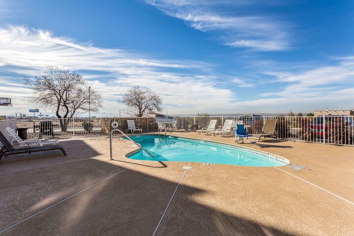 Pool 4 of 37