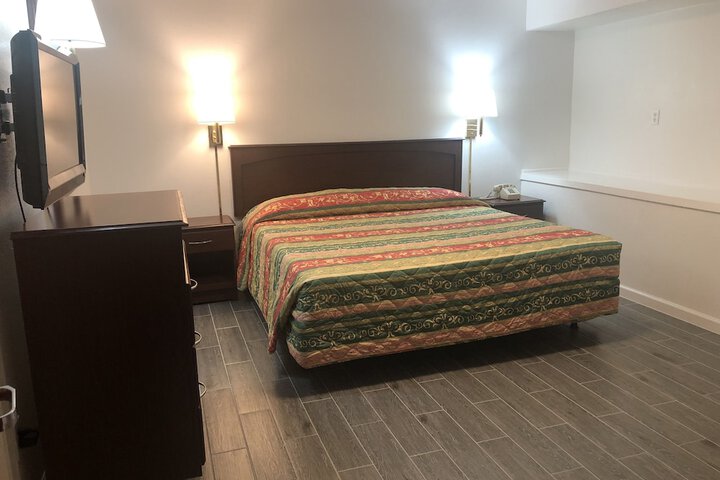 Room 14 of 18
