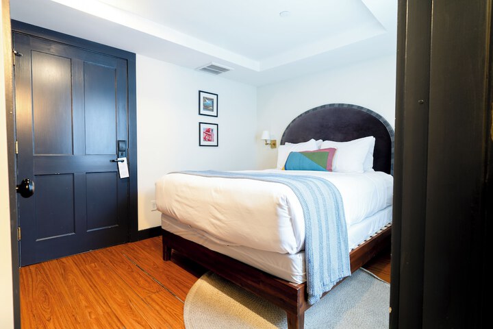 Room 8 of 40
