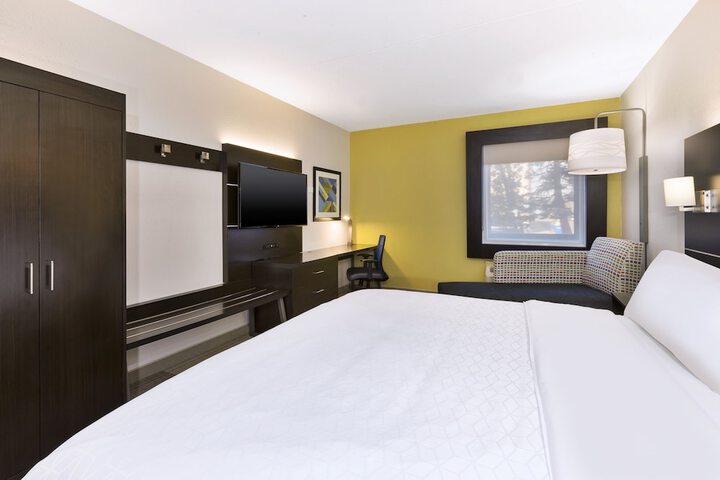 Room 10 of 37