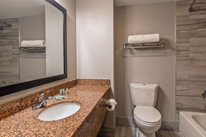 Room 15 of 28