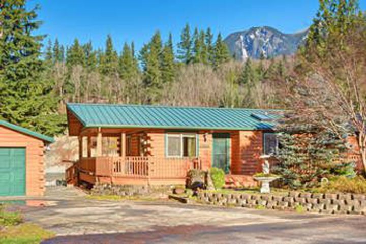 Prospectors Bend - Two Bedroom Home with Hot Tub