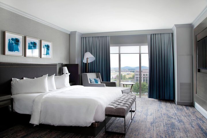 Room 27 of 68