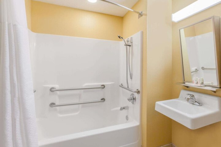 MICROTEL INN & SUITES BY WYNDHAM VERONA