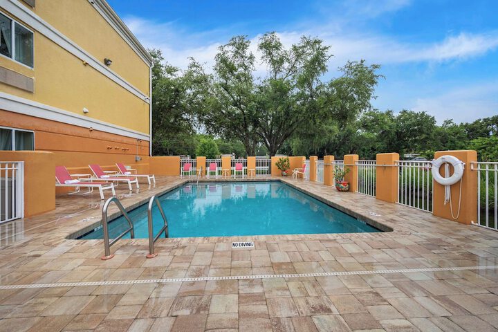 Pool 4 of 34