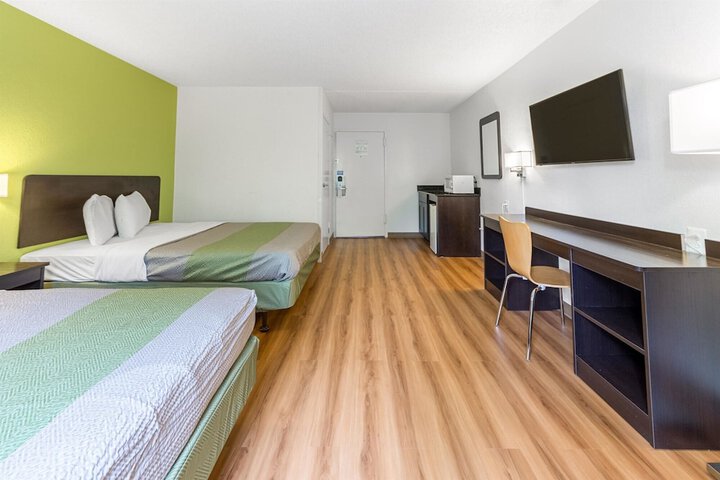 Motel 6 Warminster PA