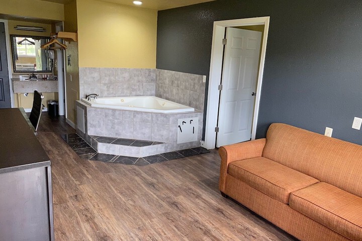 Woodridge Inn and Suites