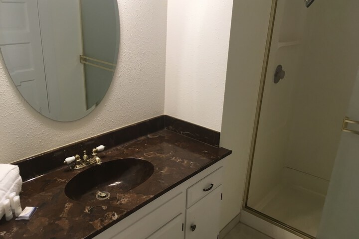 Room 18 of 37