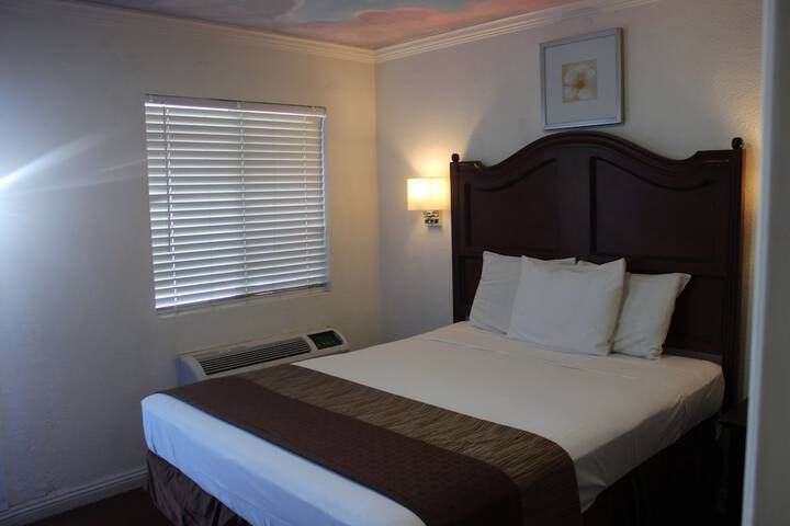 Room 32 of 69
