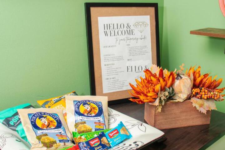 Exceptional & Central Garden Suite, Top Amenities & Care!