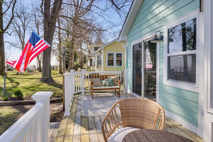 Bayfront Maryland Retreat w / Deck Near Beaches!